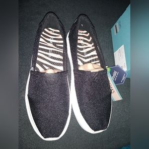 SOLD NEW Tom's Alpargata Lug shoes size 8.5